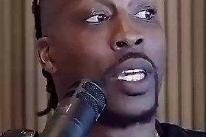 霍华德此前表示：姚明我根本防不住，但文班会被巅峰的我撞飞😐