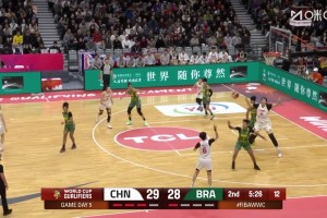 绝对高度！张子宇在内线上篮，对手真是一点办法都没有😂