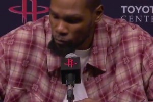 杜兰特此前：詹姆斯打到45岁问题不大，他状态好得离谱